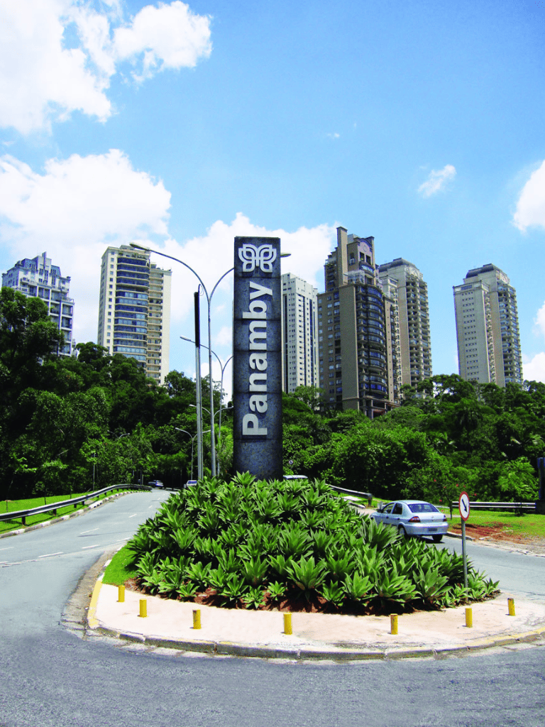 Vista do bairro Panamby em São Paulo com prédios residenciais e áreas verdes