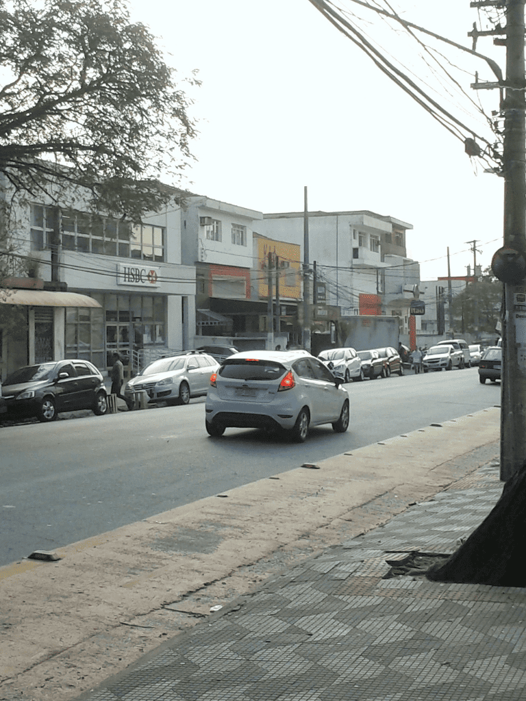 Avenida Presidente Altino no bairro Jaguaré na Zona Oeste de São Paulo