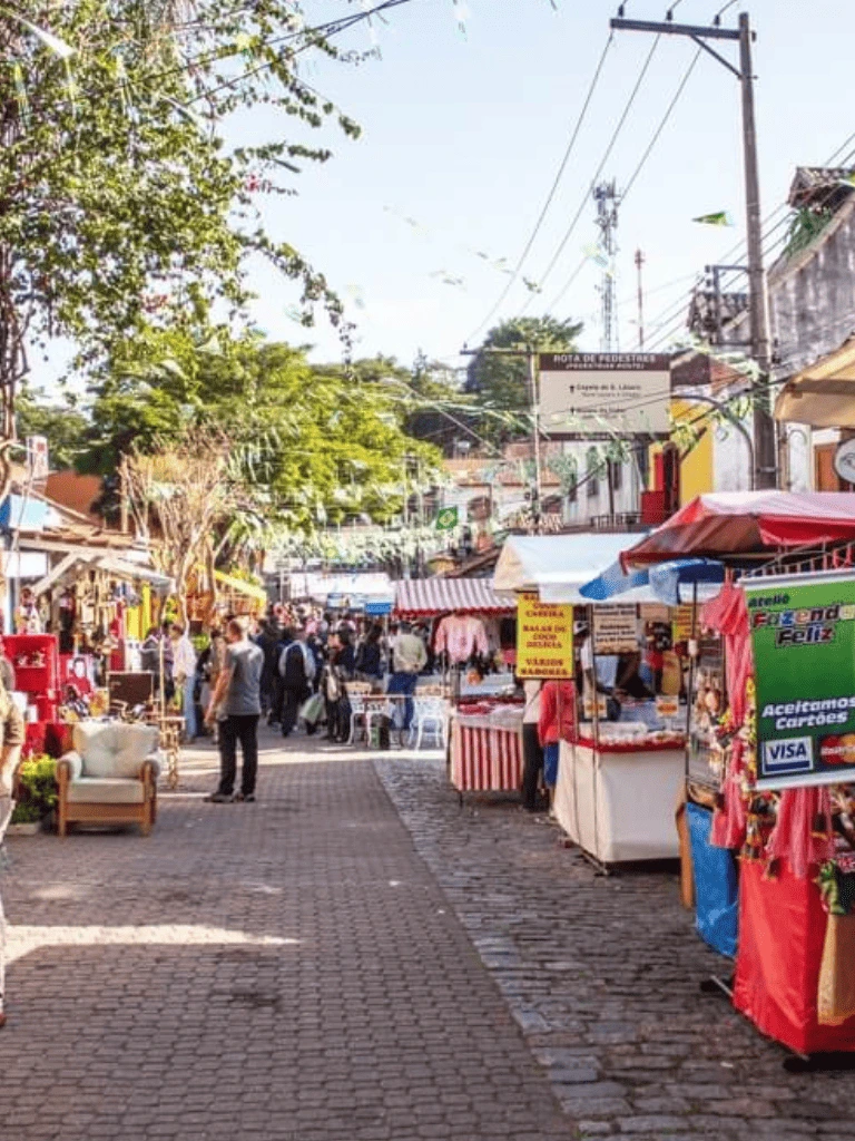 Feirinha de artesanato em Embu das Artes na região metropolitana de São Paulo