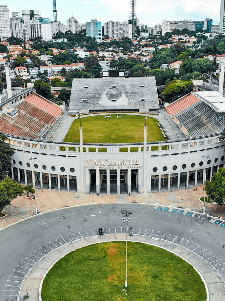 Bairro Pacaembu em São Paulo com ruas arborizadas e alto padrão