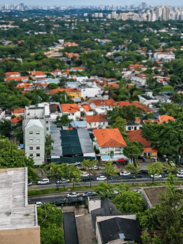Bairro Jardim Europa na Zona Oeste de São Paulo com ruas arborizadas e alto padrão