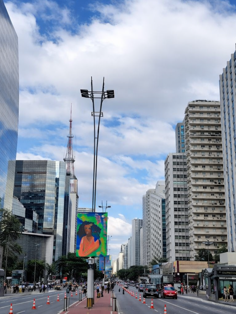 Bairro Jardim Paulista na Zona Oeste de São Paulo com alto padrão e área urbana