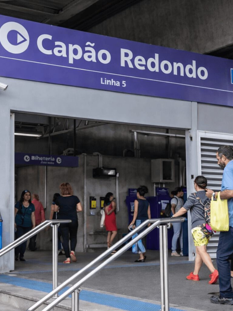 Estação Capão Redondo da Linha 5-Lilás do metrô em São Paulo