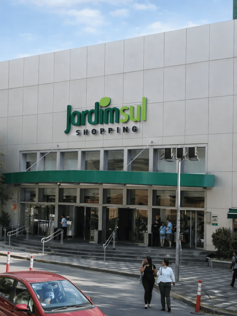 Fachada do Shopping Jardim Sul no bairro Morumbi em São Paulo